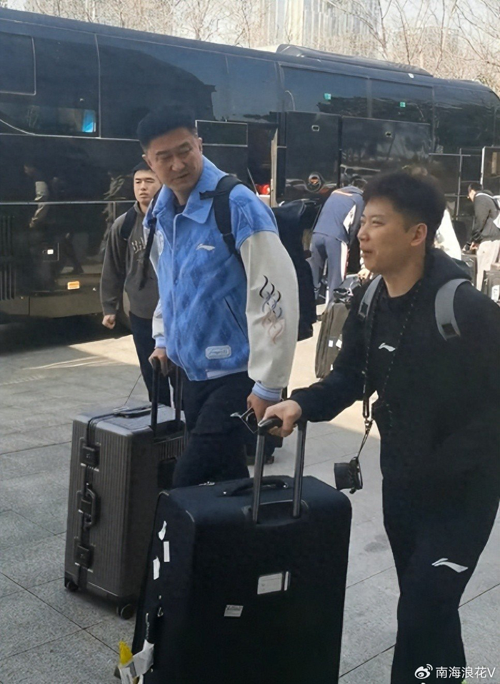 开云线上入口-难逃两连败?广东队出征青岛人人愁容满面,粤蜜:教练作妖就该惩罚|青岛市|杜锋|山东队|广东男篮|山东男篮_新浪新闻